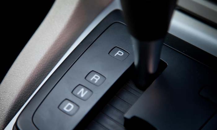 Otomatik vites geçişlerinde sarsıntı olursa ne yapmak gerekir?