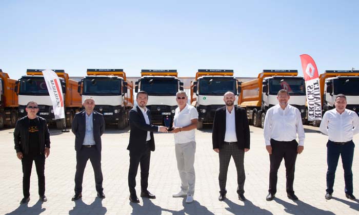 Nemli, manyezit yükünün altından Renault Trucks K serisi kamyonlar ile kalkacak