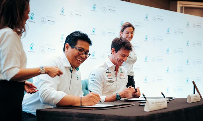 Gelecekle Yarış: Mercedes-AMG F1 ve PETRONAS, yirmi yıllık birlikteliğe ve F1’in sürdürülebilir geleceğine kucak açıyor