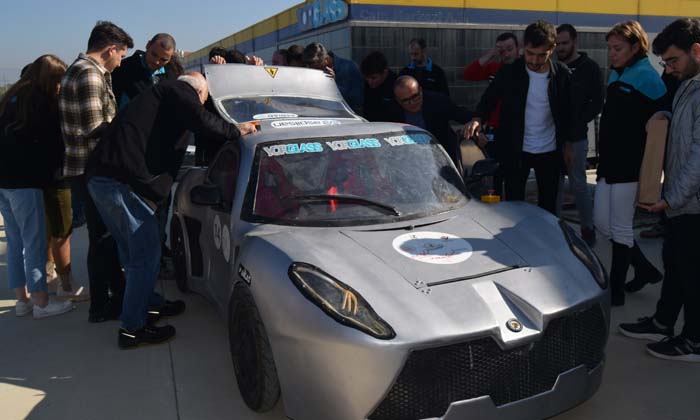 Ayvaz’ın elektrikli otomobili Yorglass’ın Bolu fabrikasında