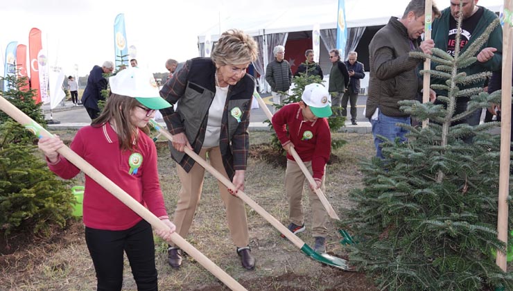 Kuzey Marmara Otoyolu geleceğe nefes için 5 bin fidanı daha toprakla buluşturdu