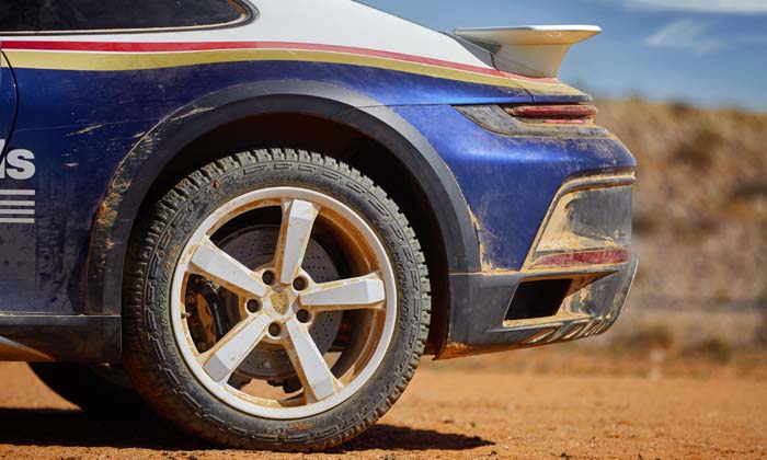 Pirelli’den Porsche 911 için off-road lastiği