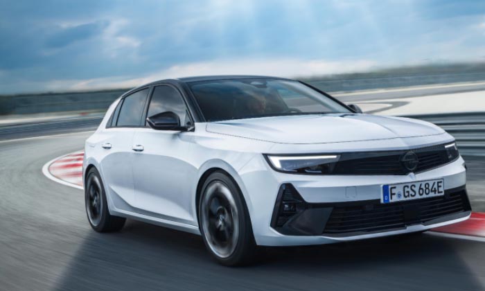 Dinamik ve öncü: Yeni Opel Astra GSe ve Astra Sports Tourer GSe