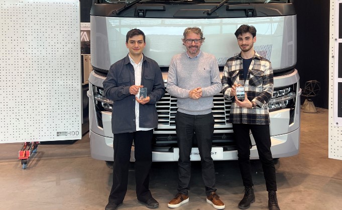 Renault Trucks tasarım yarışmalarının birincileri olan Türk gençleri, Fransa’da fabrikayı ziyaret etti