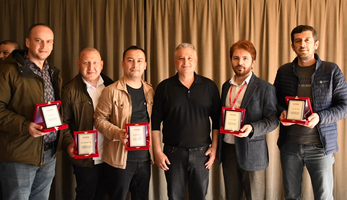 Horoz Lojistik, uzun yıllar hizmet veren çalışanlarını kıdem plaketleri ile ödüllendirdi