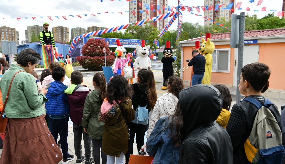 Trafik Hayattır platformu ve Küçükçekmece Belediyesi’nden Trafik Şenliği