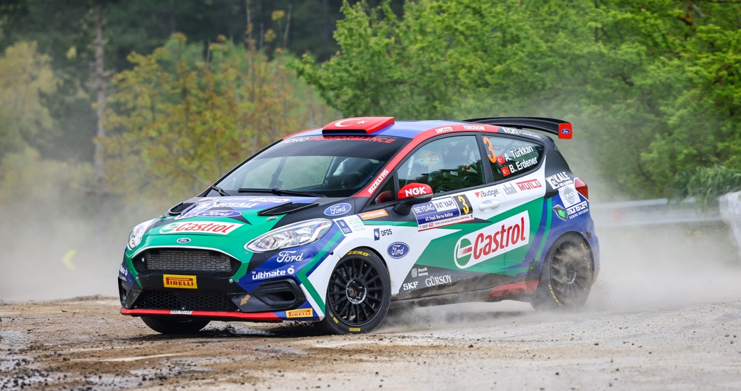 Yeşil Bursa Rallisi’nde pilotlar, Pirelli marka lastikler ile zorlu koşulları aştı