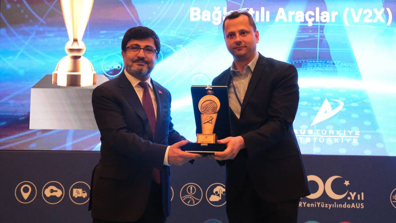 “Anadolu Isuzu, akıllı ulaşım sistemleri için veri odaklı ileri teknoloji projesi ile ‘Ulaşımda Aklın Yolu Ödülü’nü aldı”