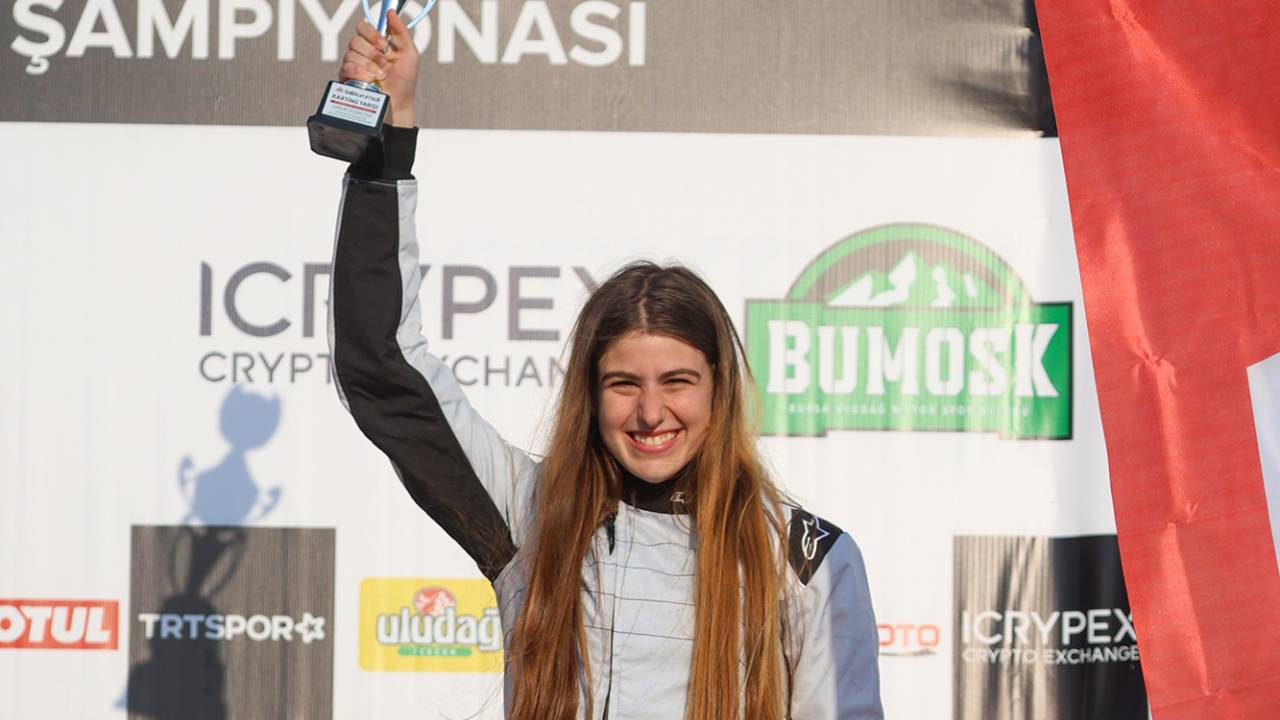Ayşe Çebi İtalya’da piste çıkıyor