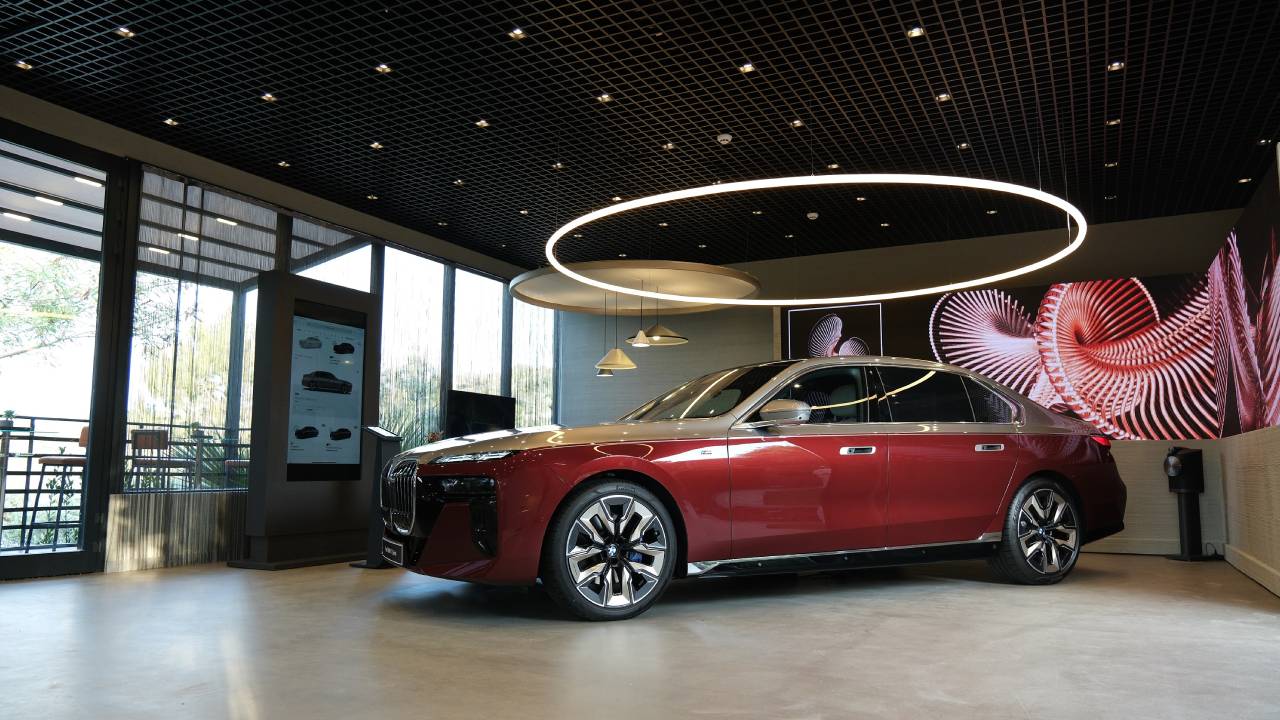 BMW’nin yeni nesil satış konsepti mağazası yaz boyunca Mandarin Oriental Bodrum’da