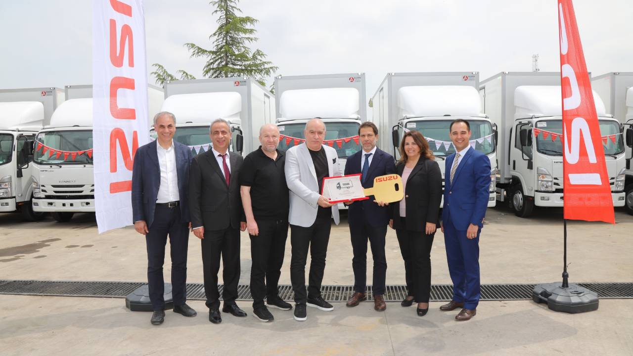 Anadolu Isuzu’dan Meltem Turizm’e 28 Adet NPR L Model kamyon teslimatı