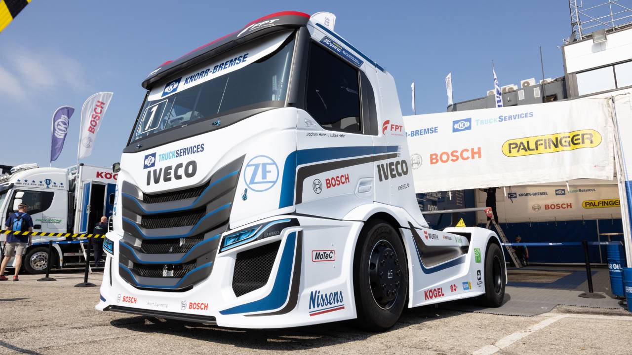 IVECO, 2023 Avrupa Kamyon Yarışları’nda performansıyla ve Gösteri Kamyonu IVECO eTruck ile büyük ilgi topladı