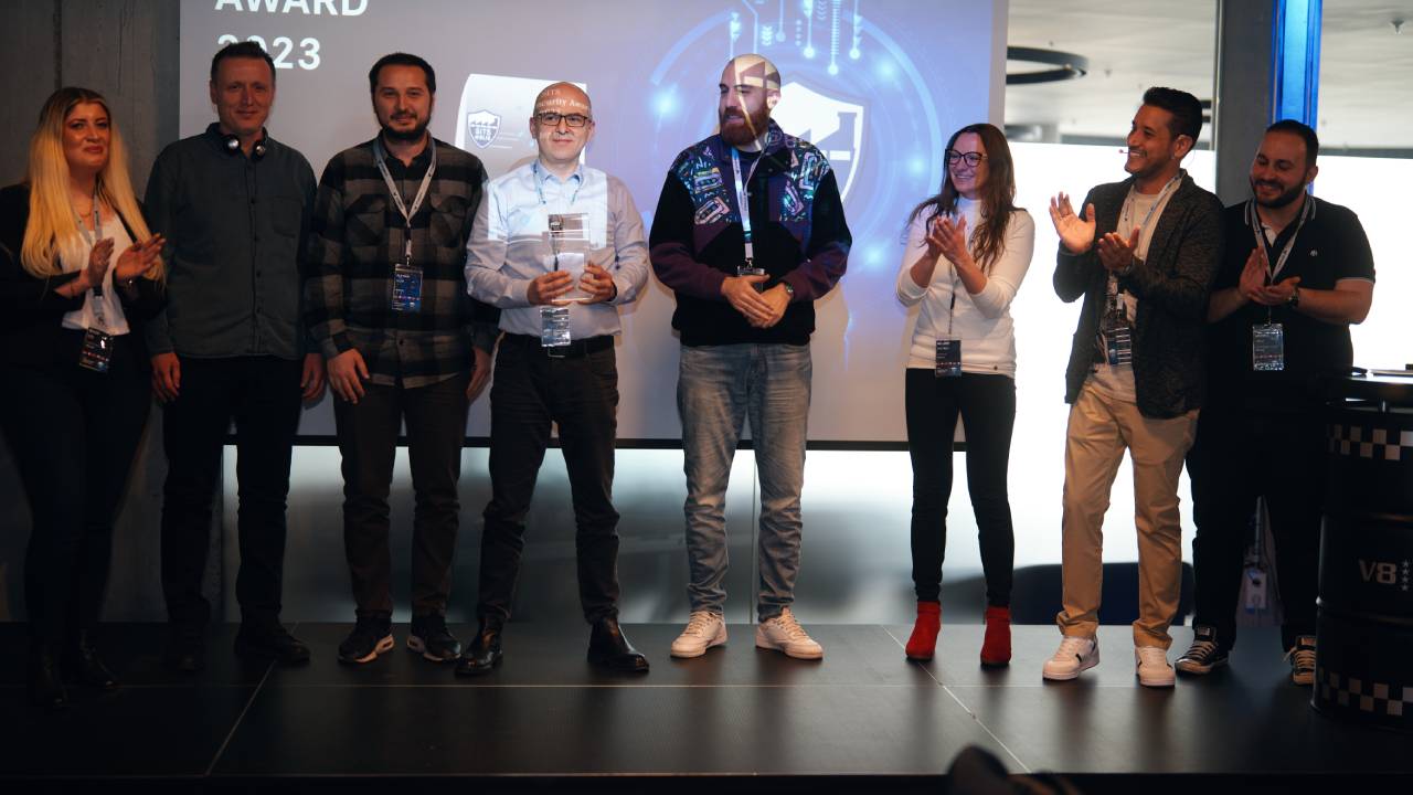 Mercedes-Benz Türk ‘Cyber Security for OT 2023’ zirvesinden ödülle döndü