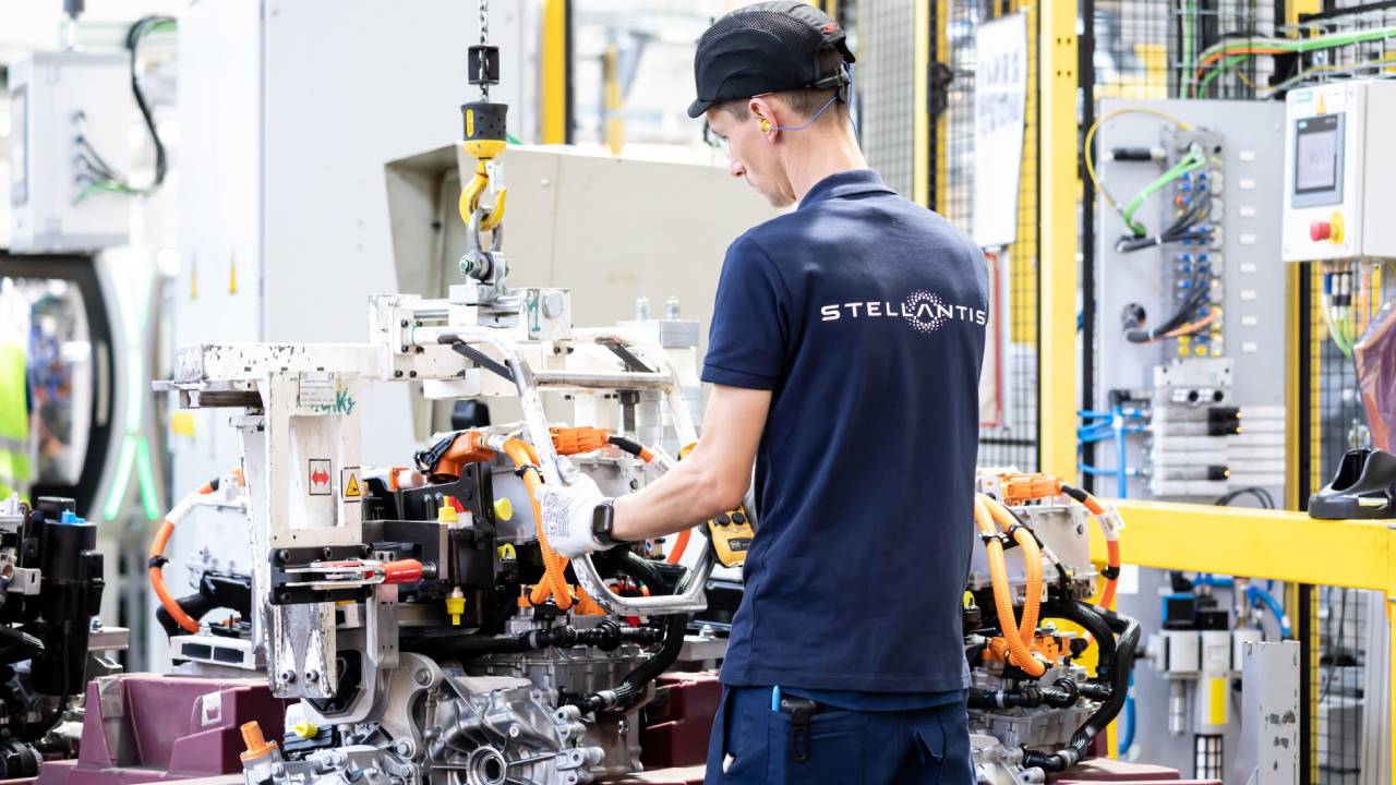 Stellantis, 2023 yılının ilk yarısını satış geliri ve net kârda yeni rekorlarla kapattı