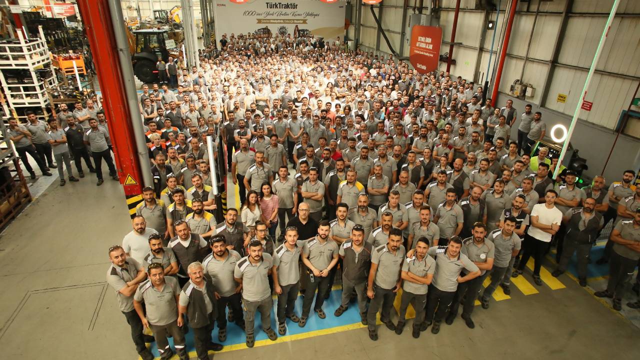 TürkTraktör’den 1000. yerli kazıcı yükleyici üretimi