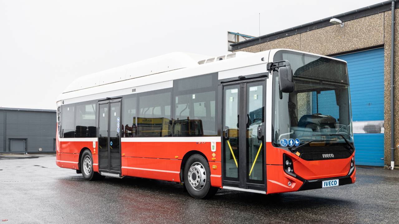 Faroe Adaları, elektrikli otobüs IVECO E-WAY ile ulaşımda sıfır emisyona start verdi