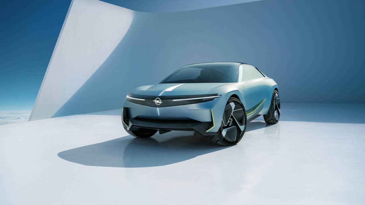 Opel’in Konsept Aracı Experimental, markanın geleceğe dair vizyonunu net şekilde yansıtıyor