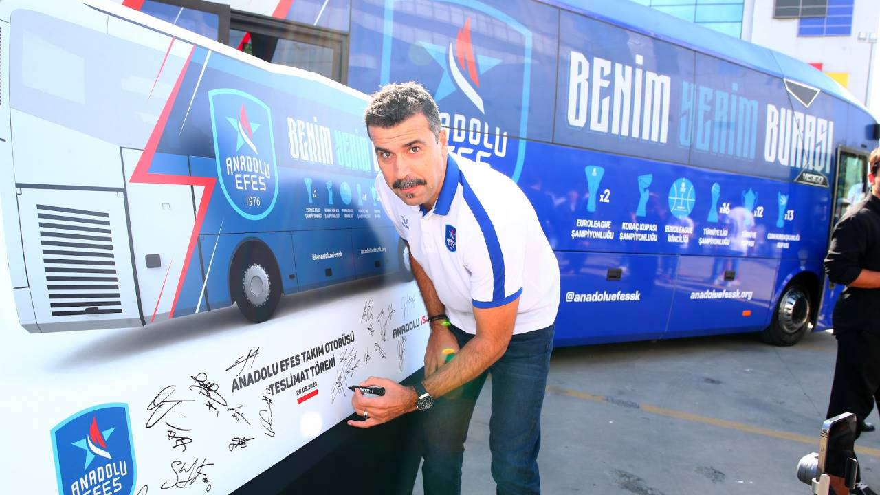 Anadolu Isuzu, Anadolu Efes’in başarı yolculuğuna değer katmaya devam ediyor
