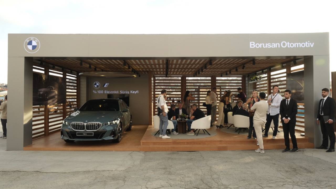 Yeni BMW i5, “The Electric AI Canvas”enstalasyonuyla Contemporary Istanbul’da sanatseverlerle buluşuyor