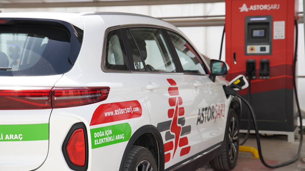 2023 yılı şarj istasyonu yatırım hedefi 10 milyon dolar