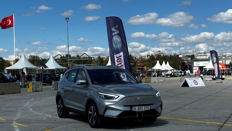 4. Elektrikli ve Hibrit Araçlar Sürüş Haftası’nda binlerce kişi çevreci araçları ilk kez test etti