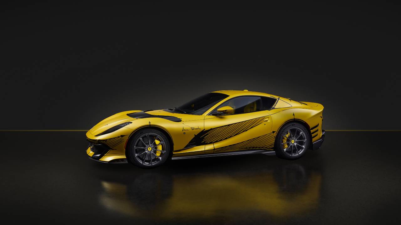 Ferrari’den özel tasarım 812 Competizione