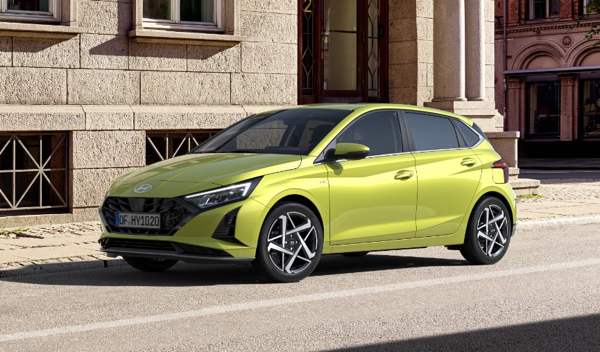 B Segmentinin popüler modeli Hyundai i20 yenilenerek satışa sunuldu