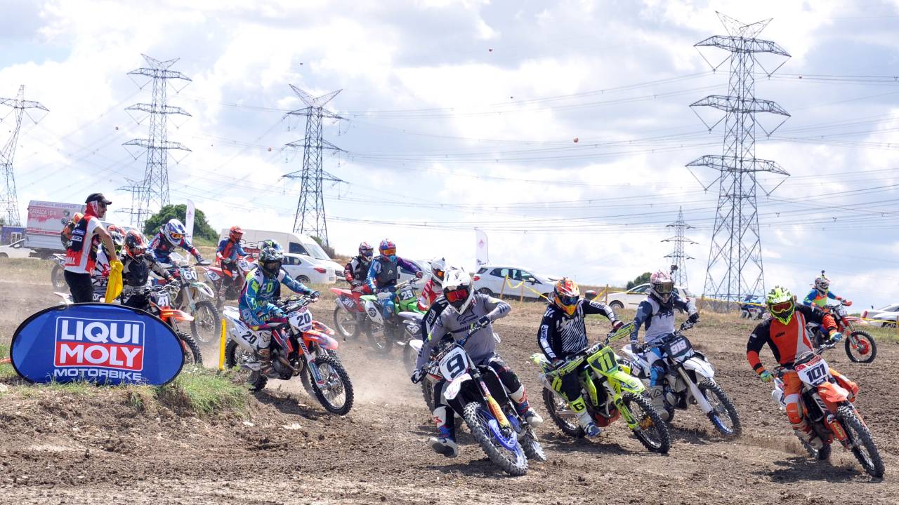 Motosiklette hafta sonu iki yarış birden