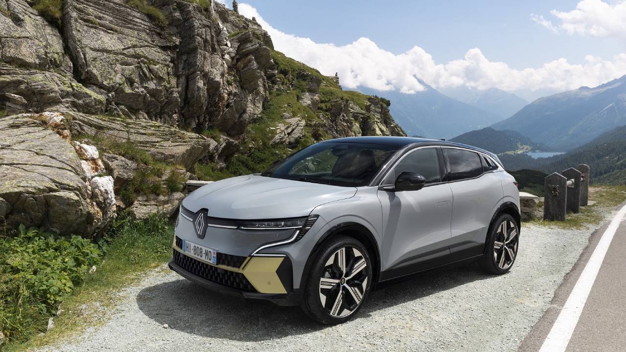 Beygir gücünden elektrik gücüne yeni Megane E-Tech %100 elektrikli      