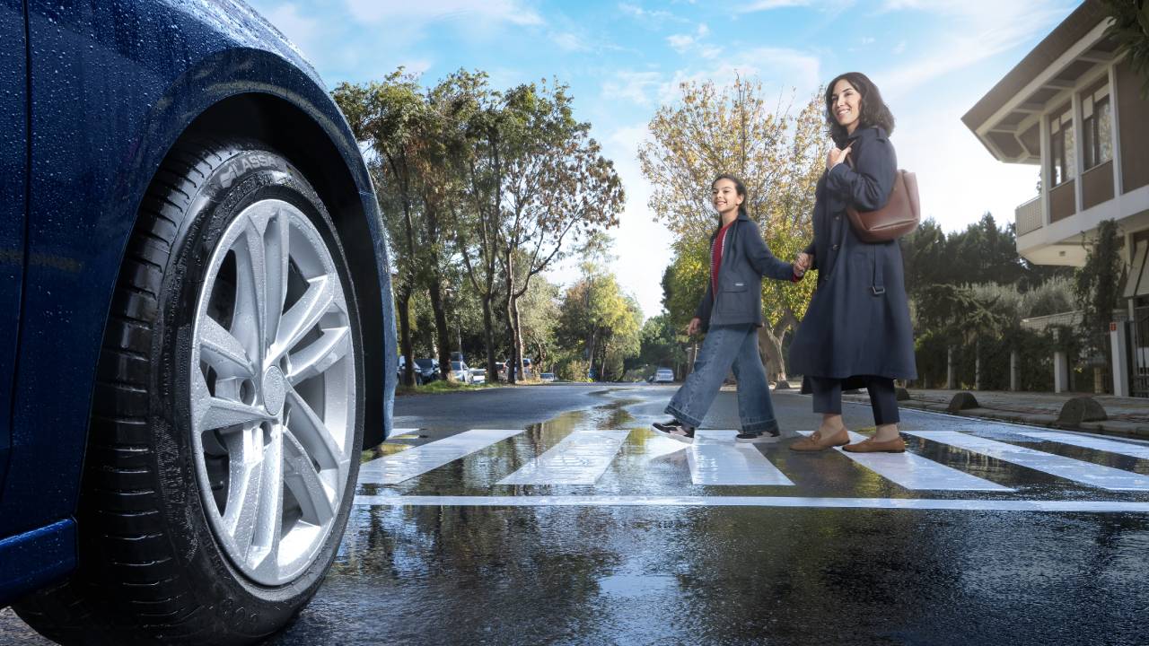 Lassa tüm Türkiye’yi yaya geçitlerinde sağlam durmaya, hayatı korumaya çağırıyor