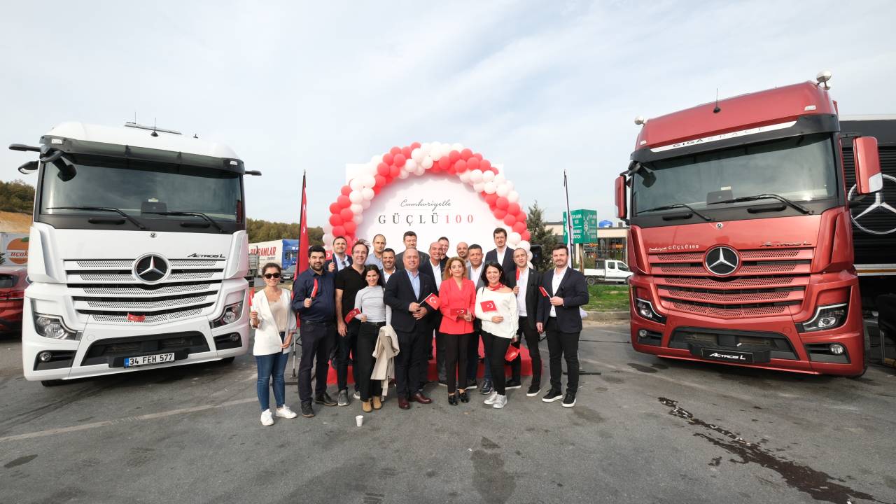 Mercedes-Benz Türk’ün Sağlık Bakım Tırı, uzun yol şoförleriyle Cumhuriyetin 100. yılında buluştu