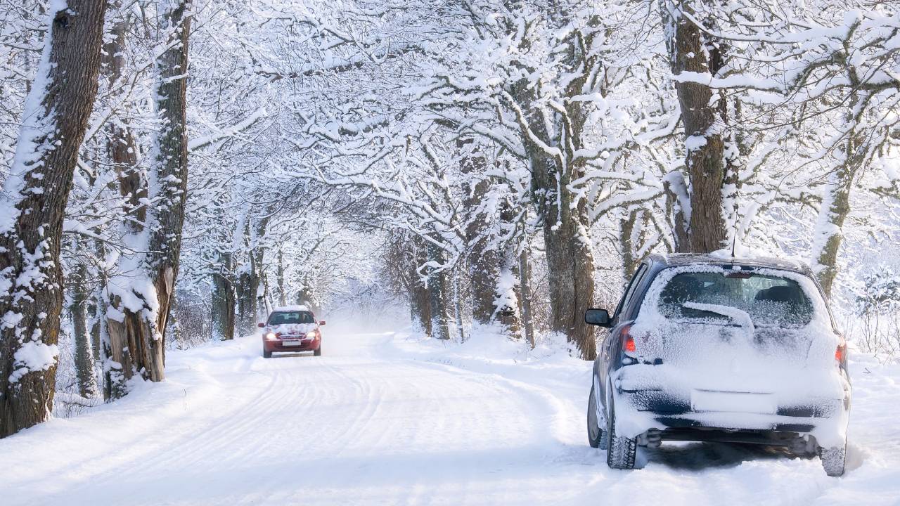 Kış lastiği mi yoksa dört mevsim lastik mi?