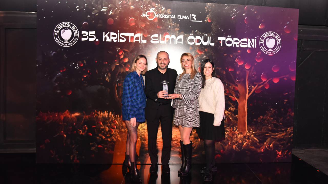 Mercedes-Benz Kamyon, Kristal Elma ve Felis ödülü almaya hak kazandı