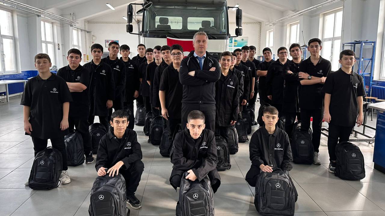 Mercedes-Benz Türk EML’miz ‘Geleceğin Yıldızı” öğrencilerini İstanbul’da ağırladı