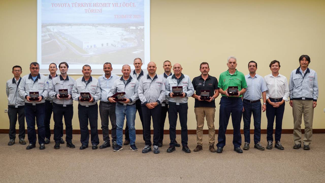 Toyota uzun yılların emekleri için çalışanlarına teşekkür ediyor