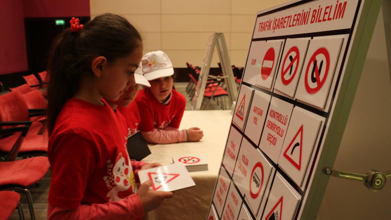 Toyota Otomotiv Sanayi Türkiye, sosyal sorumluluk projeleriyle geleceğe ışık tutuyor