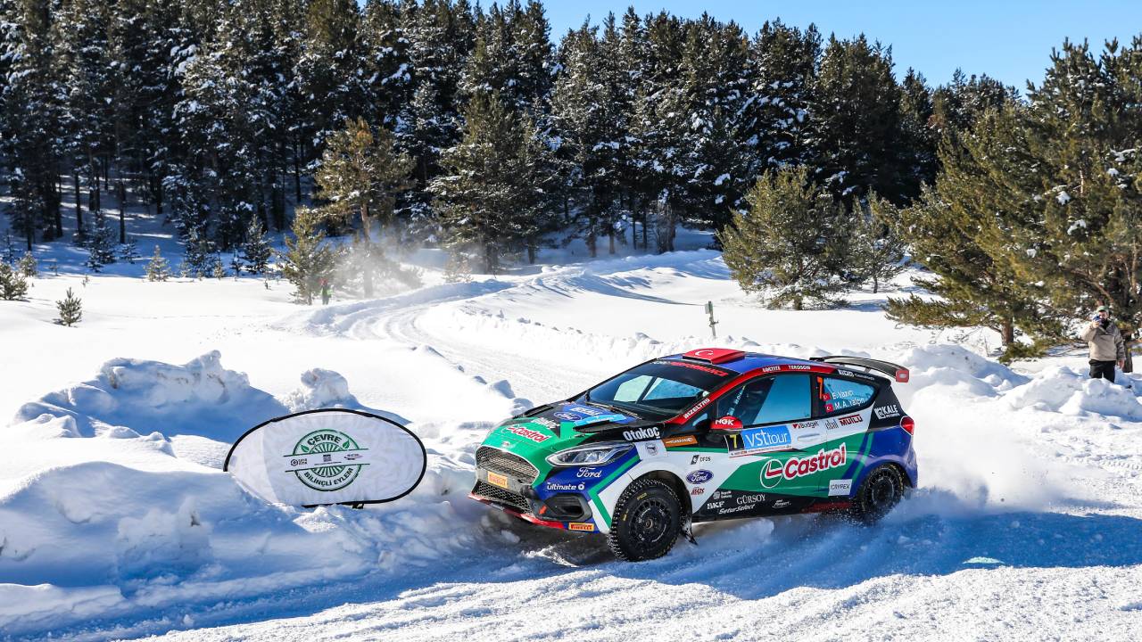 Castrol Ford Team Türkiye, Sarıkamış Rallisi’nde zirveyi zorladı