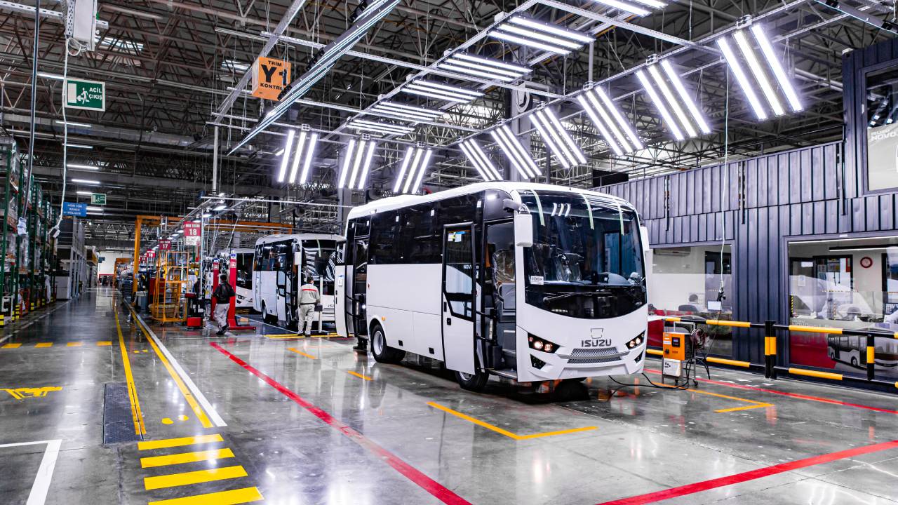 Anadolu Isuzu 2023 yılı midibüs ihracatında 20. kez ihracat şampiyonu