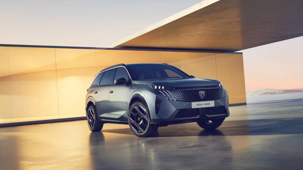 PEUGEOT, yeni e-5008’i görsel şölenle taçlandırıyor