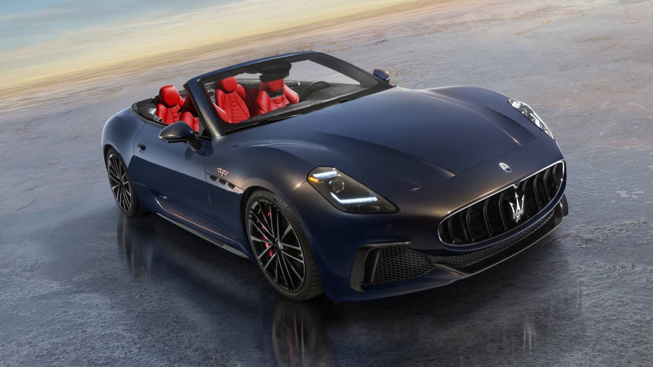 Maserati, üstü açık ikonik tasarımı ve en son teknolojisiyle sürüş tutkunlarına adanmış Yeni Maserati GranCabrio’yu sunuyor