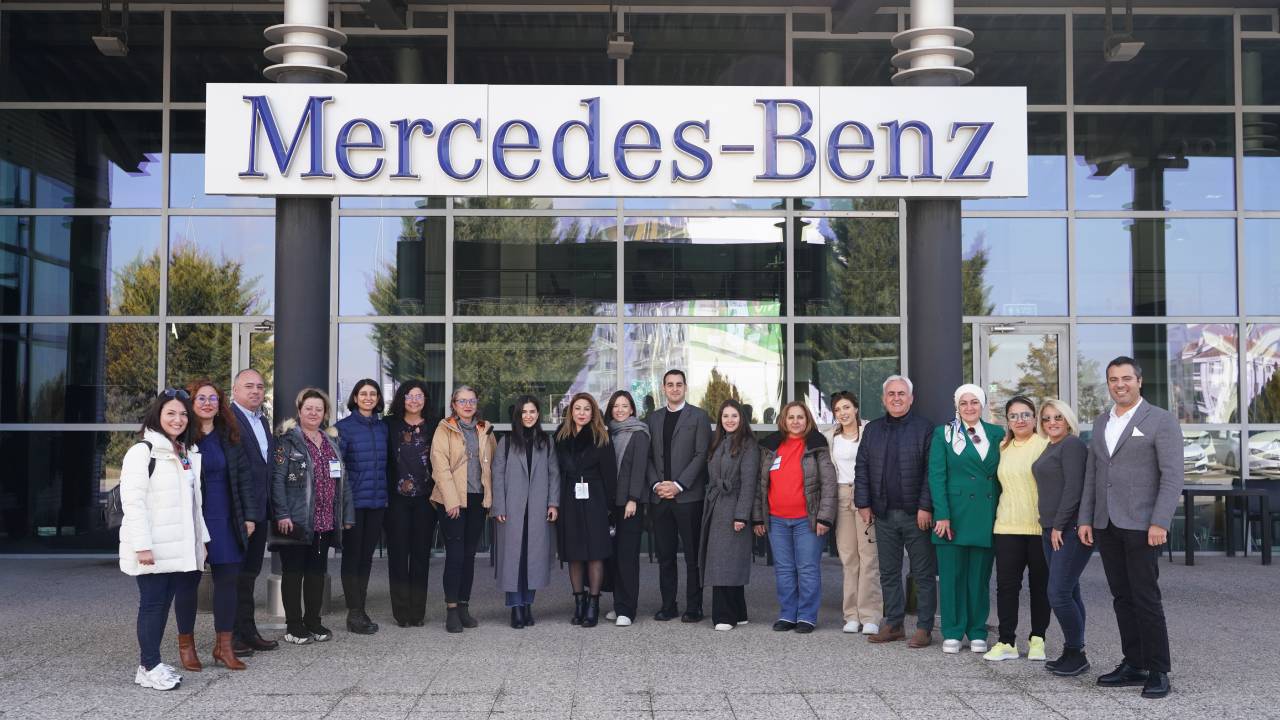Kadın kaptanların bu seferki rotası Mercedes-Benz Türk fabrikaları oldu