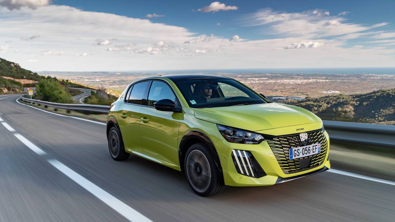 Elektrikli PEUGEOT 208 Türkiye’de yollara çıktı