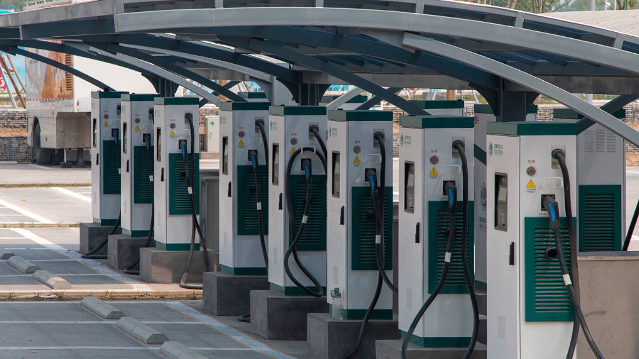 Çin’de 2024 yılında elektrikli araçlar için 5 bin şarj merkezi kurulacak