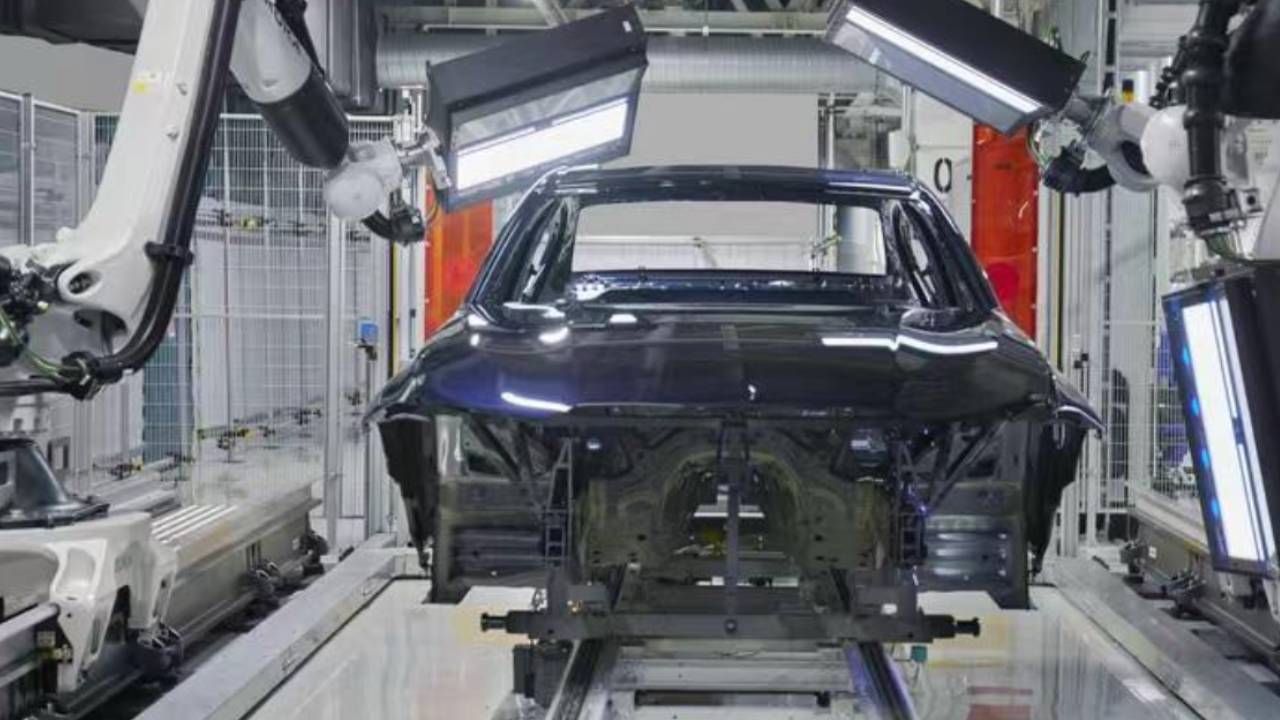 BMW, Çin’deki fabrikasına 20 milyar yuanlık yatırım yapacak