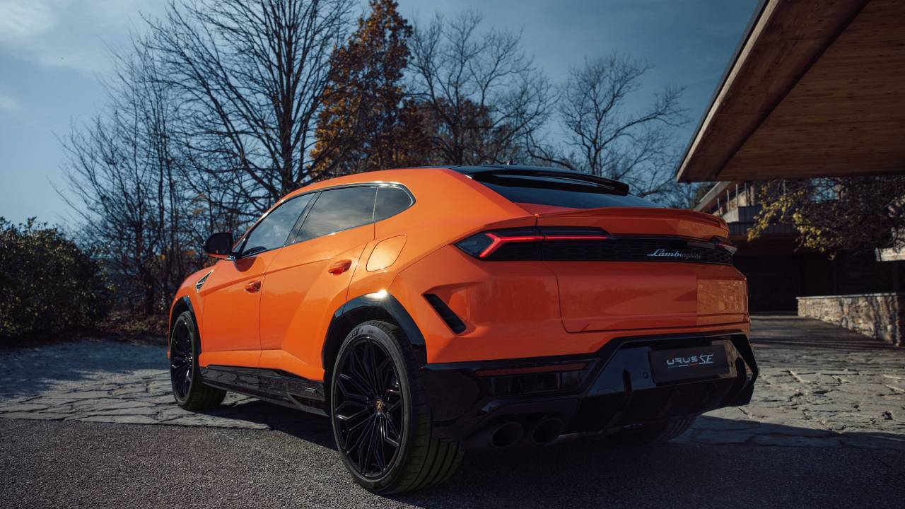 Yeni Lamborghini Urus SE için Pirelli P Zero Elect Lastikler