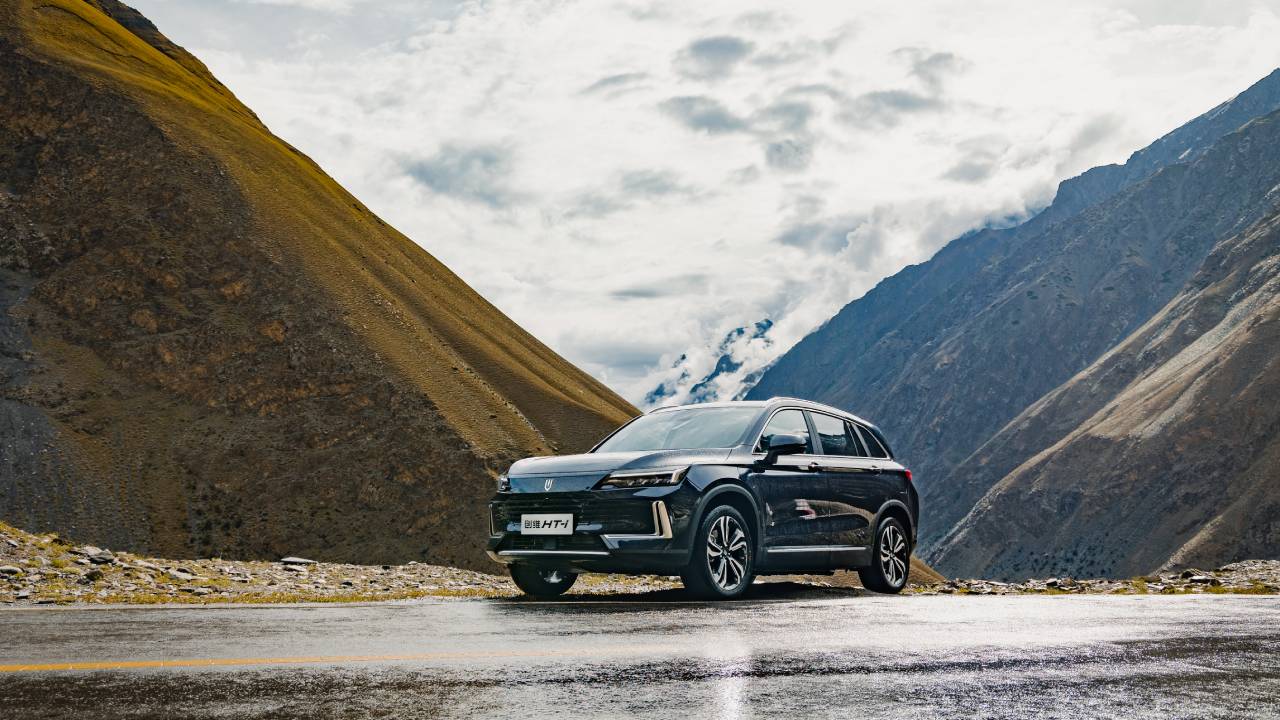 Skywell yeni hibrit SUV modeli HT-i ile yine iddialı