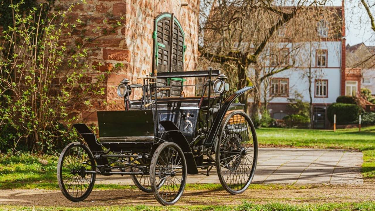 130 yıl önce ilk seri üretilen araç Mercedes-Benz Motor-Velocipede, geleceğe ilerliyor