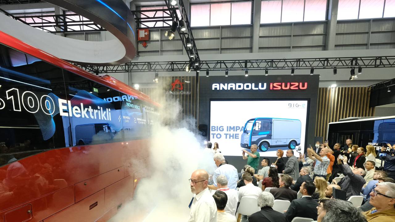 Anadolu Isuzu, yenilikçi ve çevreci araçlarıyla Busworld Türkiye Fuarı’ndaydı