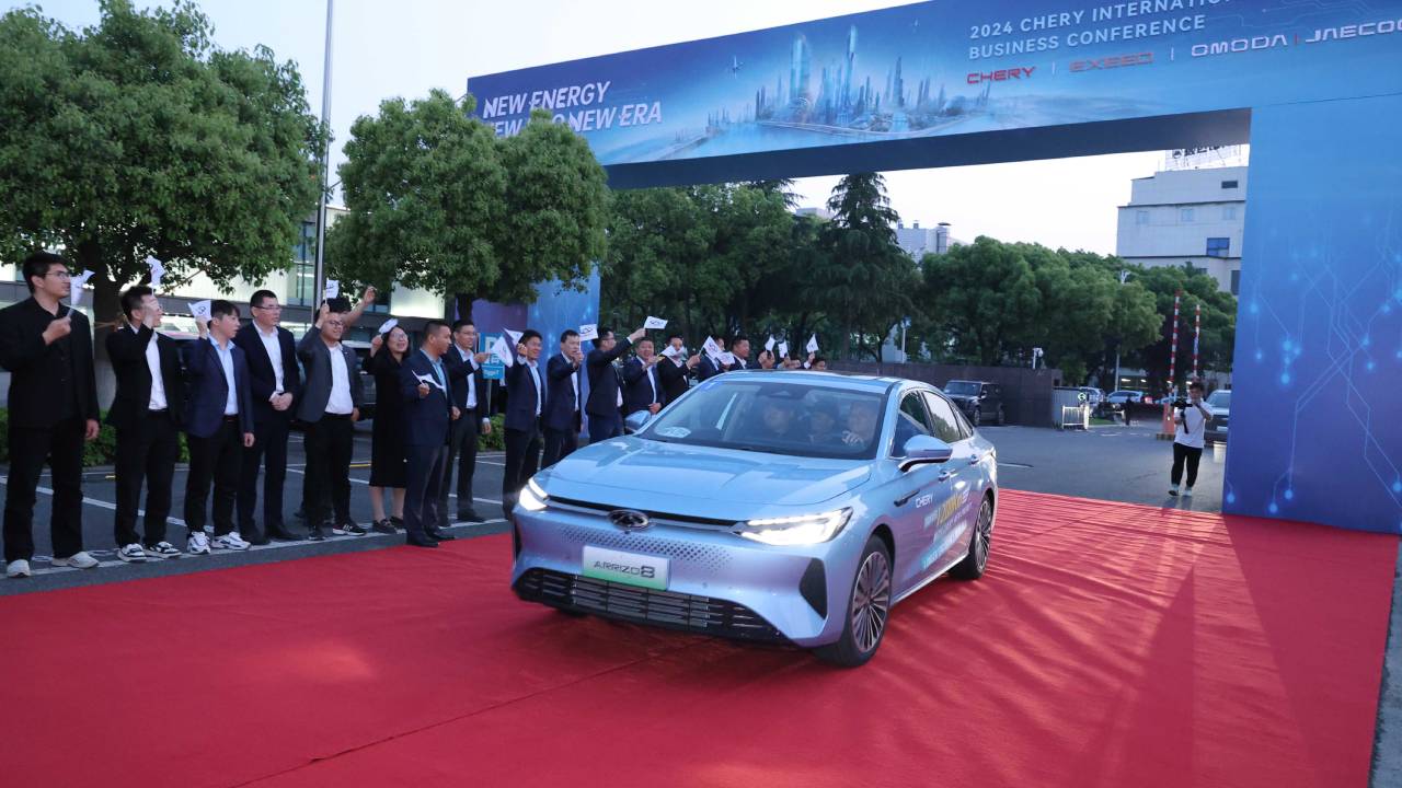 Chery ARRIZO 8 PHEV dayanıklılığını 1214 kilometrelik uzun yol testiyle kanıtladı