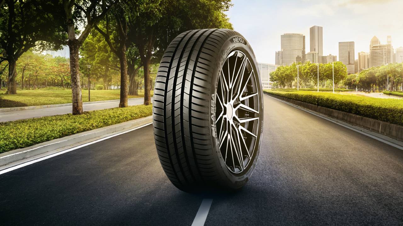 Türkiye’nin ilk elektrikli ve hibrit araçlarla uyumlu üretilen yerli lastiği Lassa REVOLA yollarda